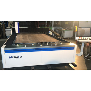 Купить Оптоволоконный лазерный станок для резки металла MetalTec 1530 (1000W) , в Красноярске, от производителя WoodTec. тел.+7 (391) 274-54-55